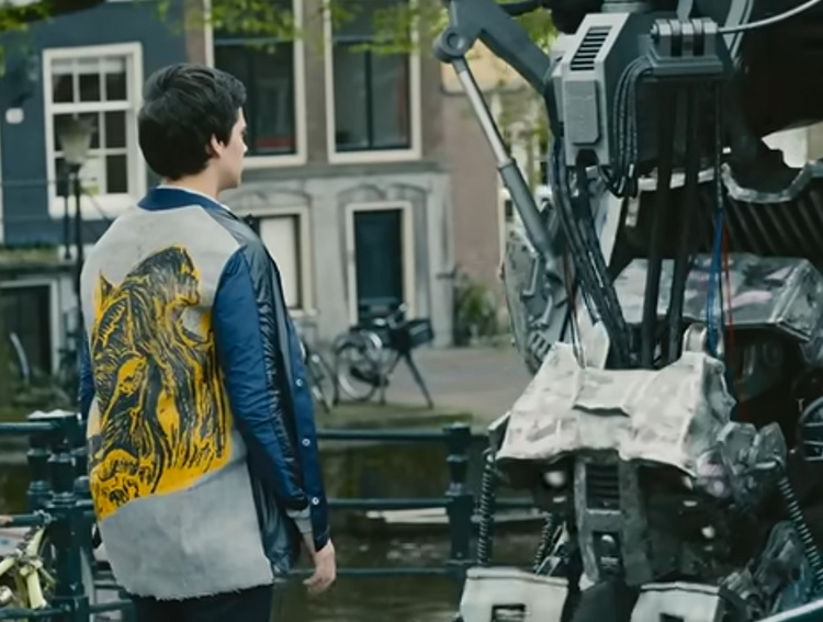 3DCG still of a figure facing a giant robot beside a canal